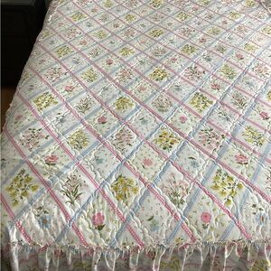 Floral Vintage Twin Size Bedspread (Quilted Top)